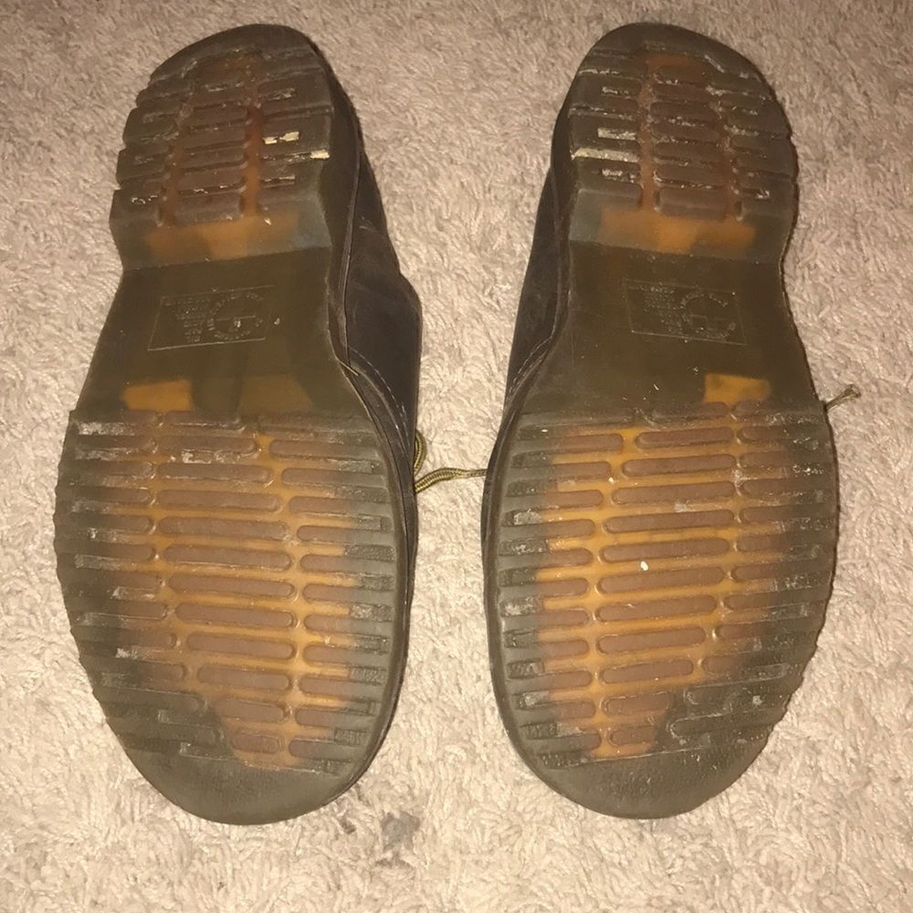 Dr. Martens Air Wair Classic Lace Up - Picture 2 of 6